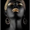 un portrait d'une femme noire ornée de détails dorés.